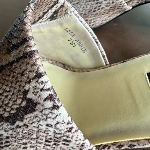 Leslie Fay Brown Snake Print Women's Sandals 7.5 - Picture 4 of 6